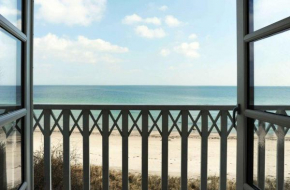 Beachhotel Atmosphere With Stunning Seaview